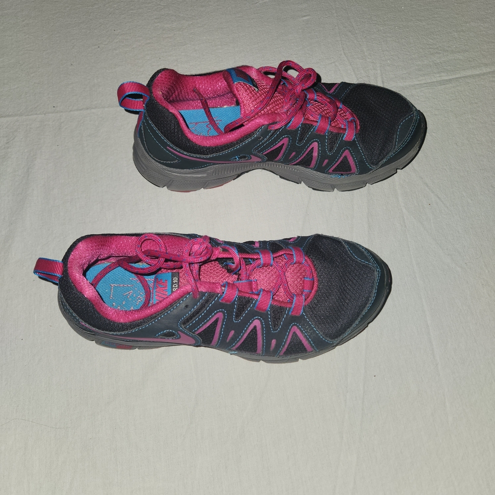 Women's Nike Alvord 10 Running Shoes - Pink and Black Size 8